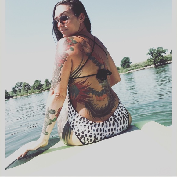 Meet your Posher, Amanda - Picture 1 of 3